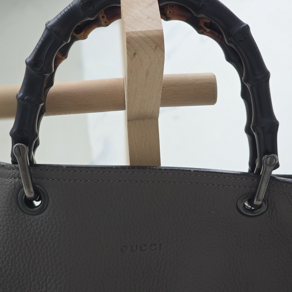 GUCCI Elegant Gray Women's Tote Bag - Picture 2 of 6